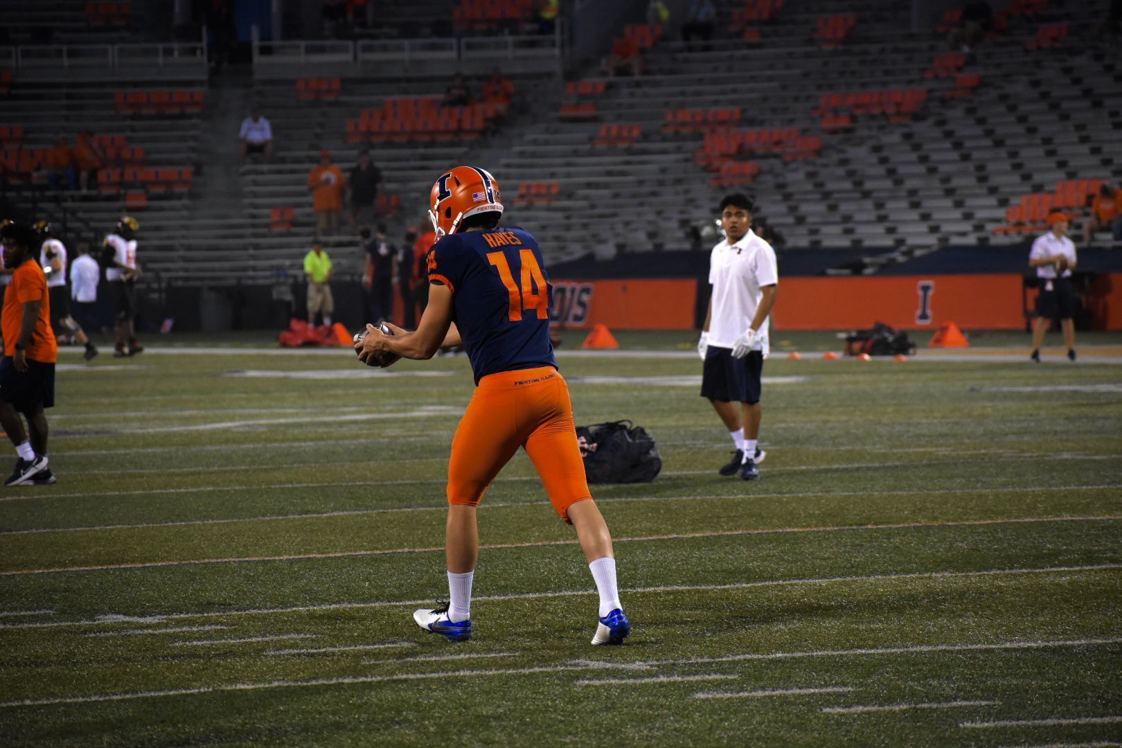 PHOTOS: Illinois warms up against Maryland